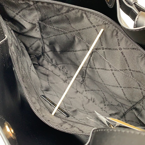 MICHAEL KORS BLACK SIGNATURE COLOR 
Emilia Large Logo Tote Bag - Picture 7 of 14